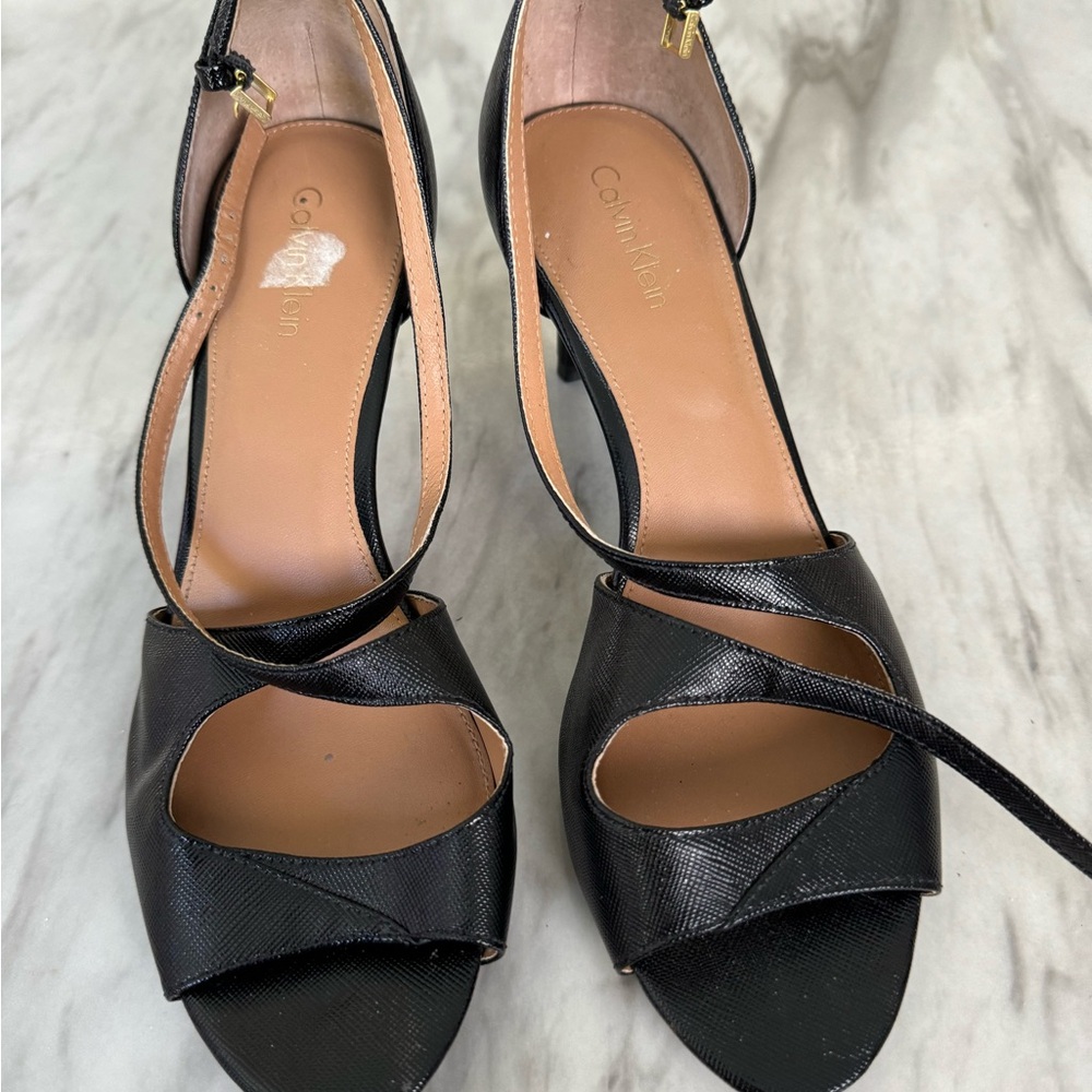Women’s black heels